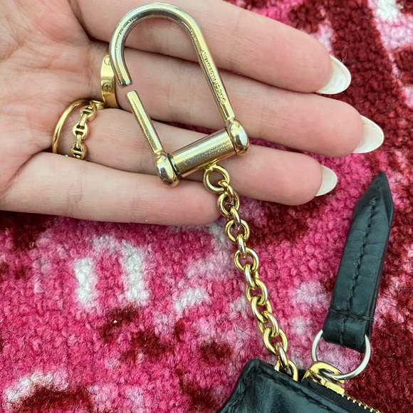 Gucci Signature key case. - Picture 2 of 5